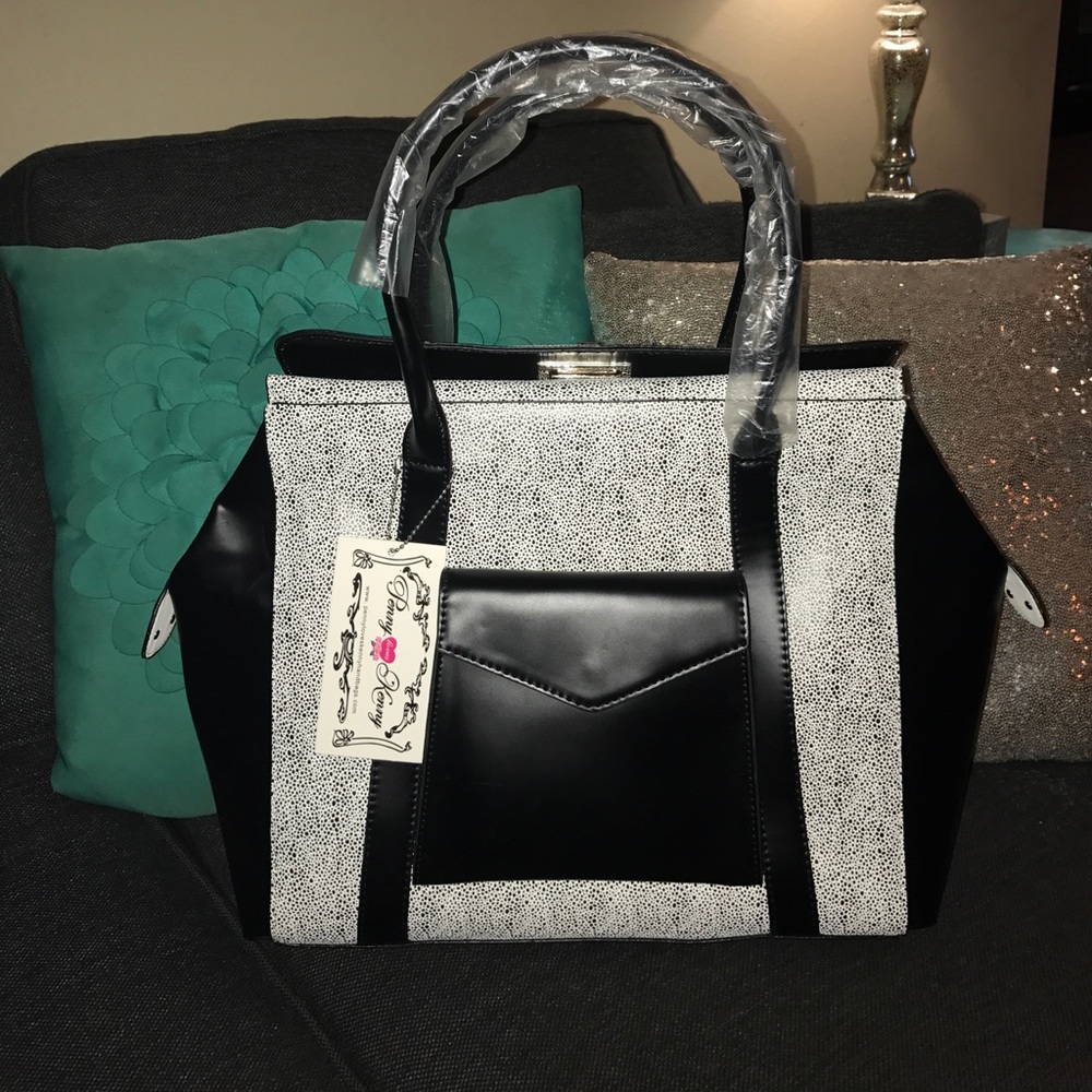 NWT! Black and White Purse!