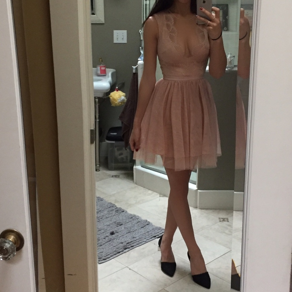 Extra Photos of BEBE Lace Dress (MODELED) - Picture 2 of 6