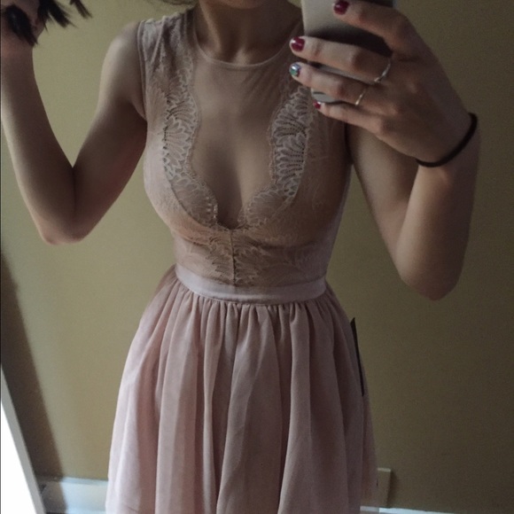 Extra Photos of BEBE Lace Dress (MODELED) - Picture 5 of 6