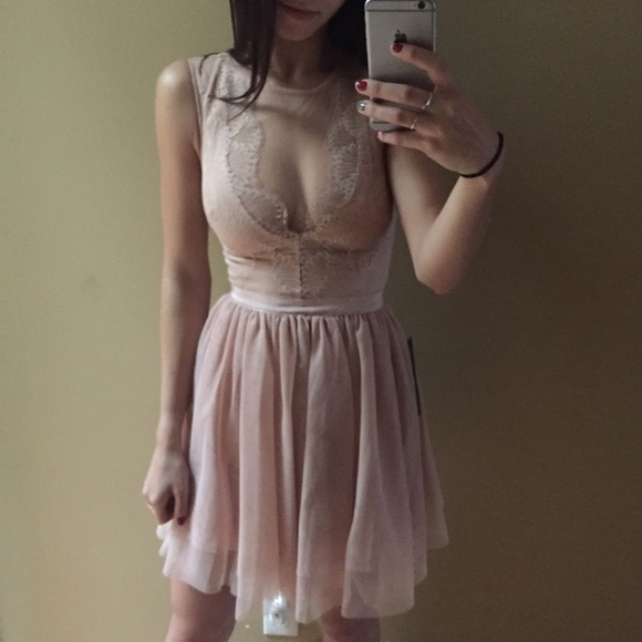 Extra Photos of BEBE Lace Dress (MODELED) - Picture 6 of 6