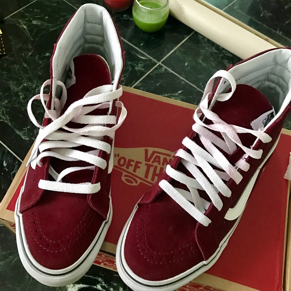 SOLD!!Sk8 Hi VANZ wine worn twice with box.