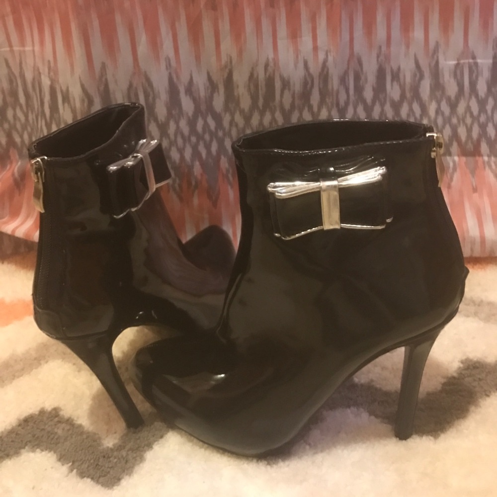 High heel boots