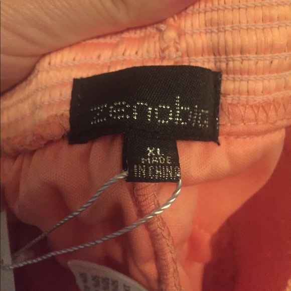 Coral lace shorts - NWT -  MAKE ME AN OFFER!! - Picture 2 of 3