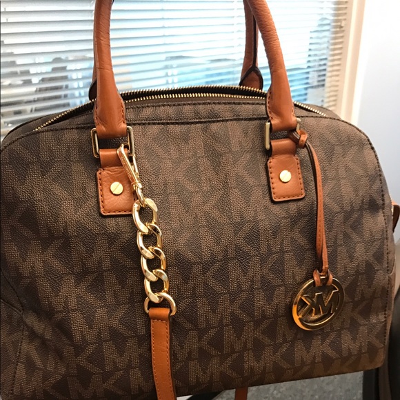 AUTHENTIC MICHAEL KORS SIGNATURE BAG - Picture 2 of 6