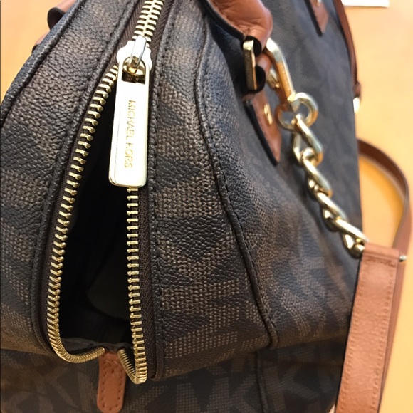 AUTHENTIC MICHAEL KORS SIGNATURE BAG - Picture 4 of 6