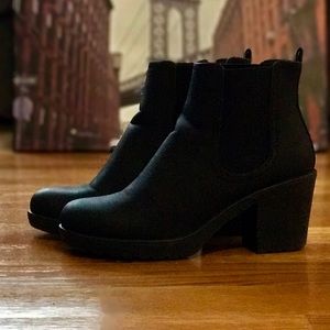 Tia Chunky Heel Ankle Boot