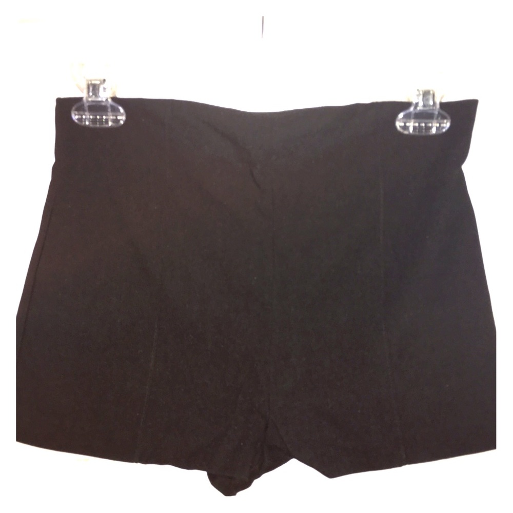 one left⏰HIGH WAIST SHORTS👑