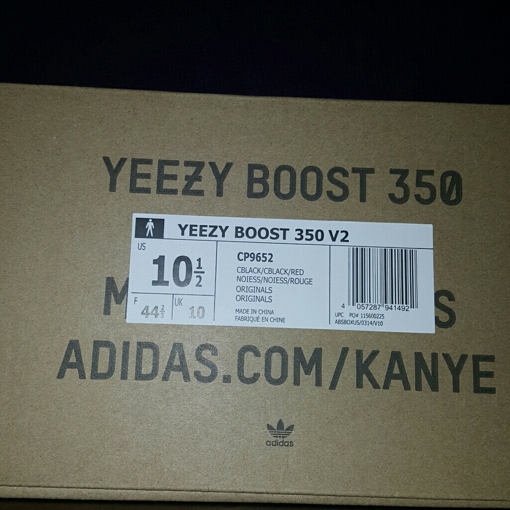 Yeezy 350 v2 bred