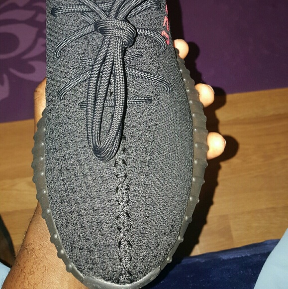 Yeezy 350 v2 bred - Picture 2 of 4