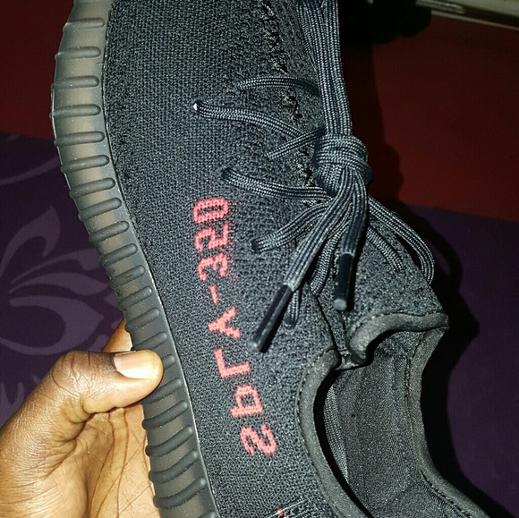 Yeezy 350 v2 bred - Picture 3 of 4