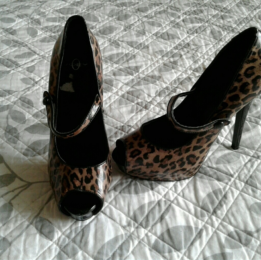 Sexy brown & black leopard print heels