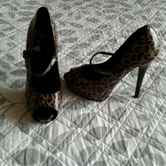 Sexy brown & black leopard print heels - Picture 2 of 3