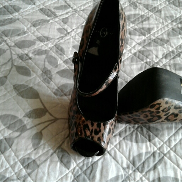 Sexy brown & black leopard print heels - Picture 3 of 3