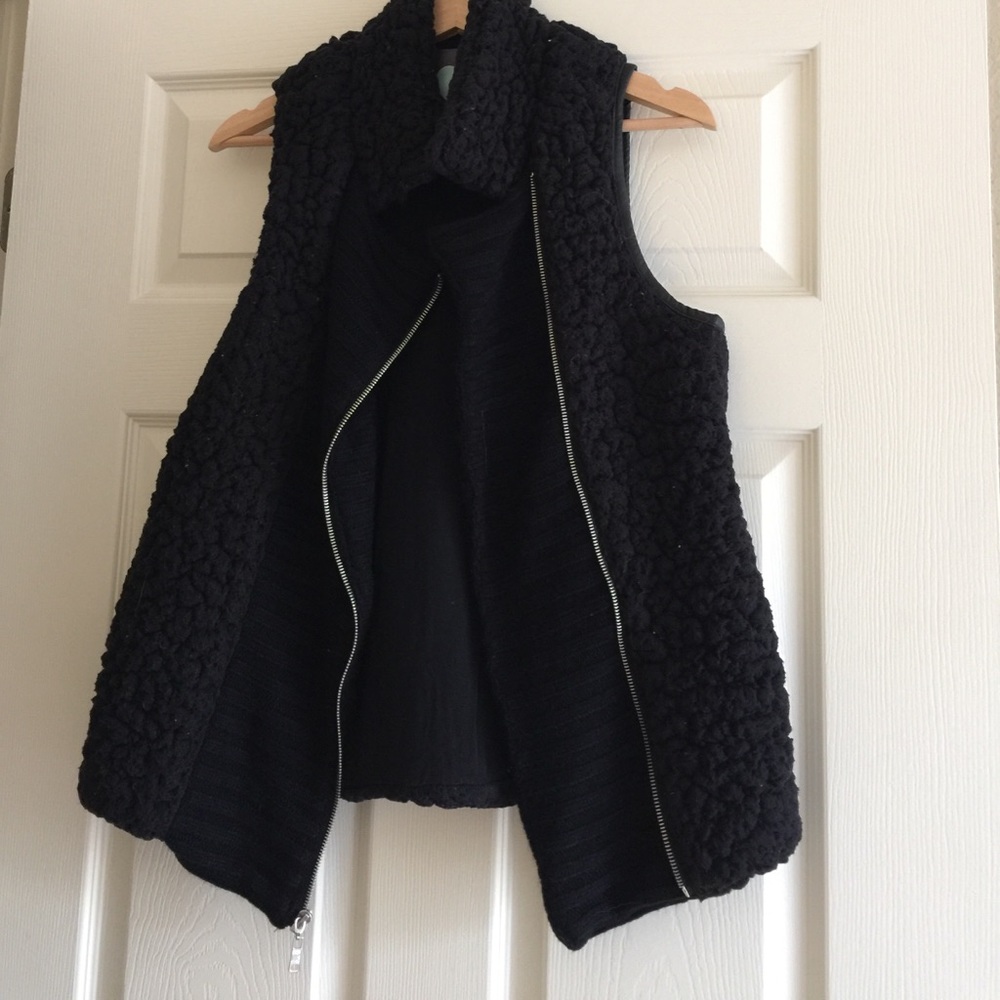 Kendall and Kylie vest (M)