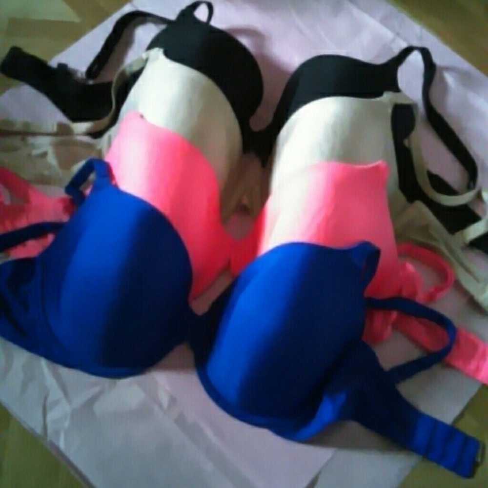 2 Victoria Secret 34DD t-shirt bra