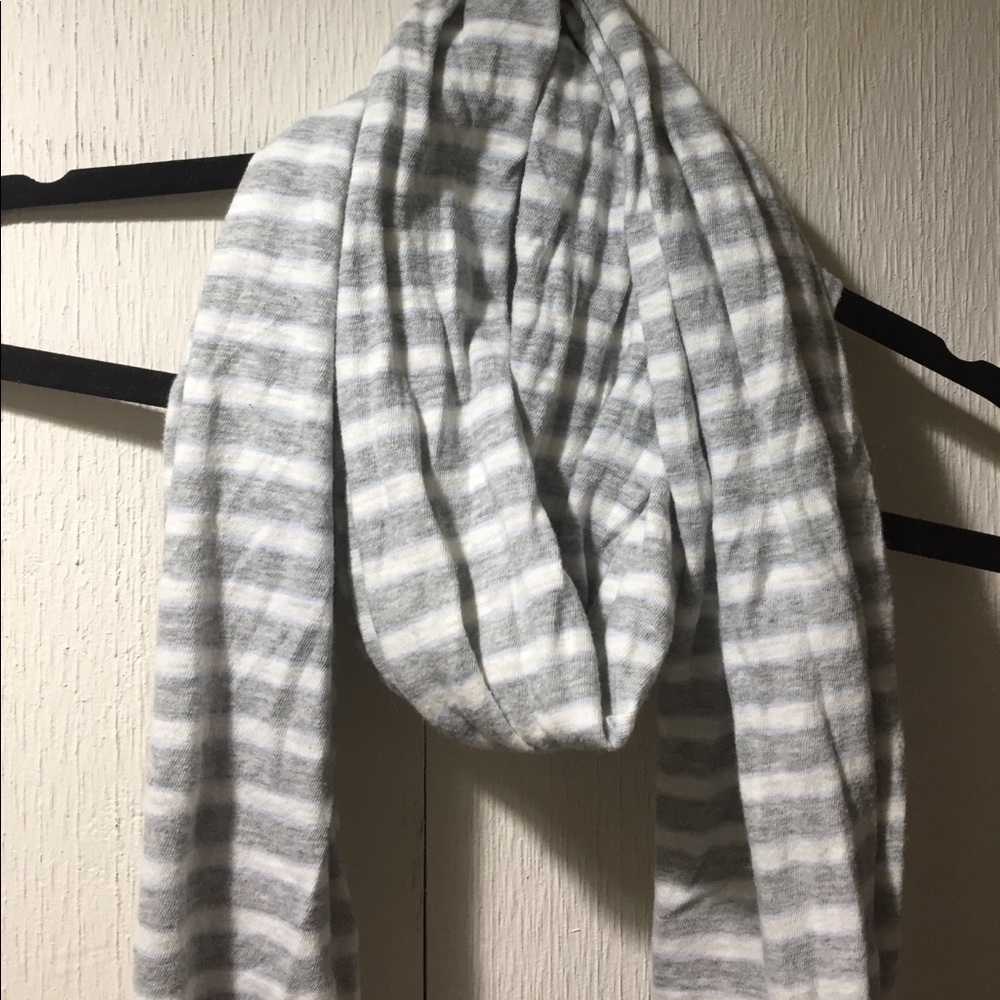 Knit scarf