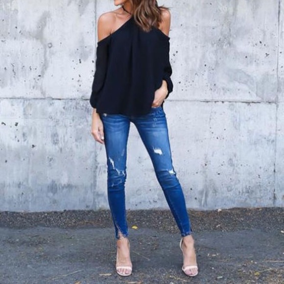 Off the shoulder cold shoulder only one small left - Picture 2 of 4