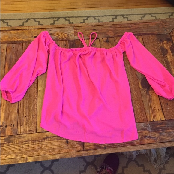 cold shoulder off the shoulder top 😜last one 😜 - Picture 2 of 4