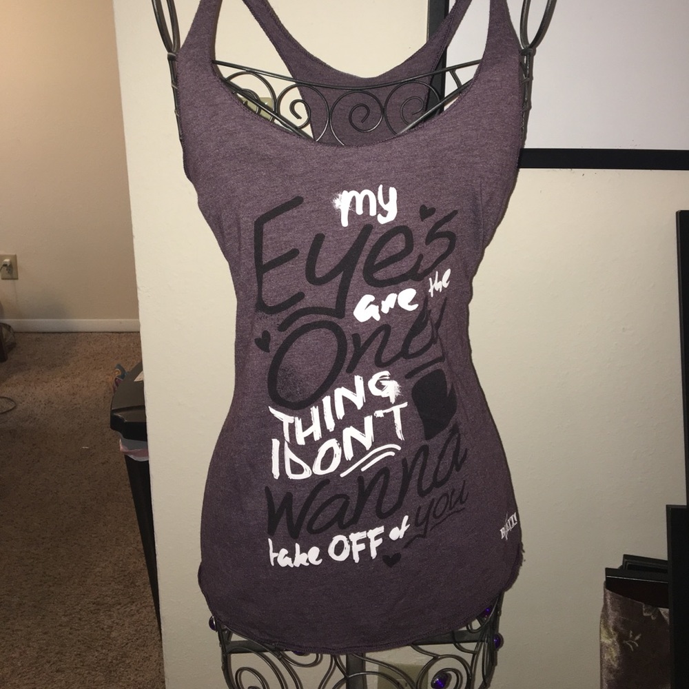 Blake Shelton tank top