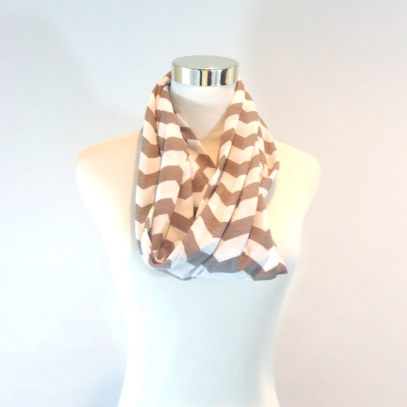 CC Boutique Accessories - ♥️LAST ONE!♥️ Zigzag Infinity Scarf (Khaki)
