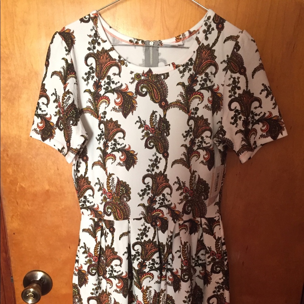 Gorgeous LulaRoe Amelia size L NWT