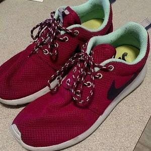 (Donating in a few days) MAKE AN OFFER..Nike Roshe