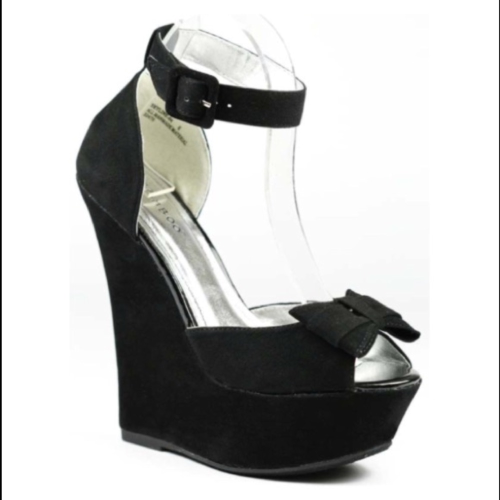 DEAL OF THE WEEK NWOT Strappy Platform Wedge - Picture 1 of 2