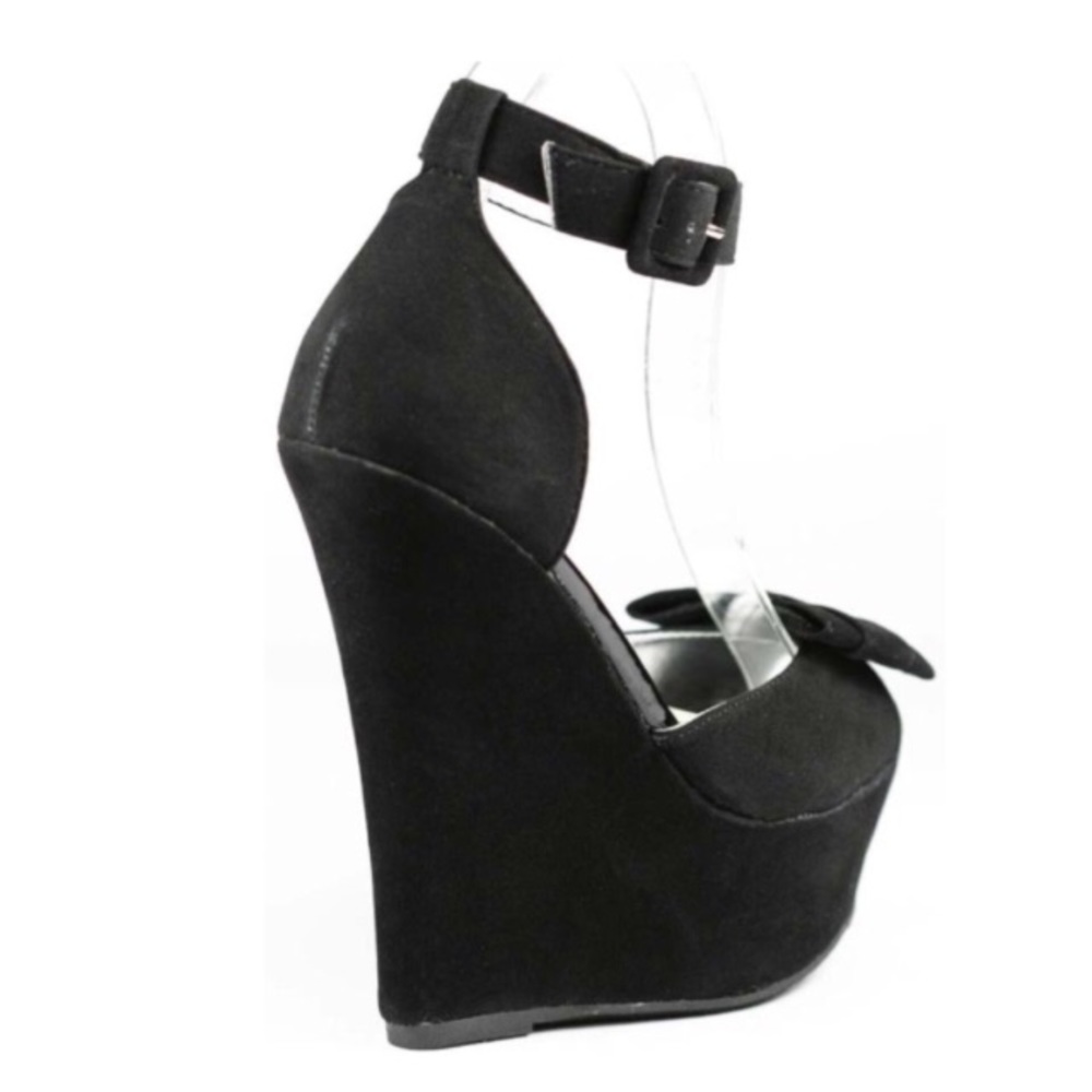 DEAL OF THE WEEK NWOT Strappy Platform Wedge - Picture 2 of 2