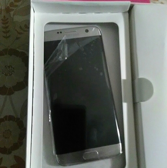 Brand new s7 edge - Picture 2 of 2