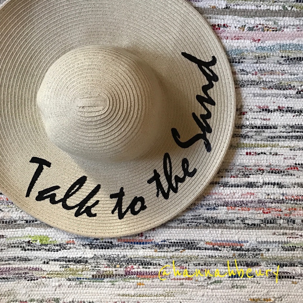 "Talk to the Sand" Floppy Beach Hat - Picture 2 of 2