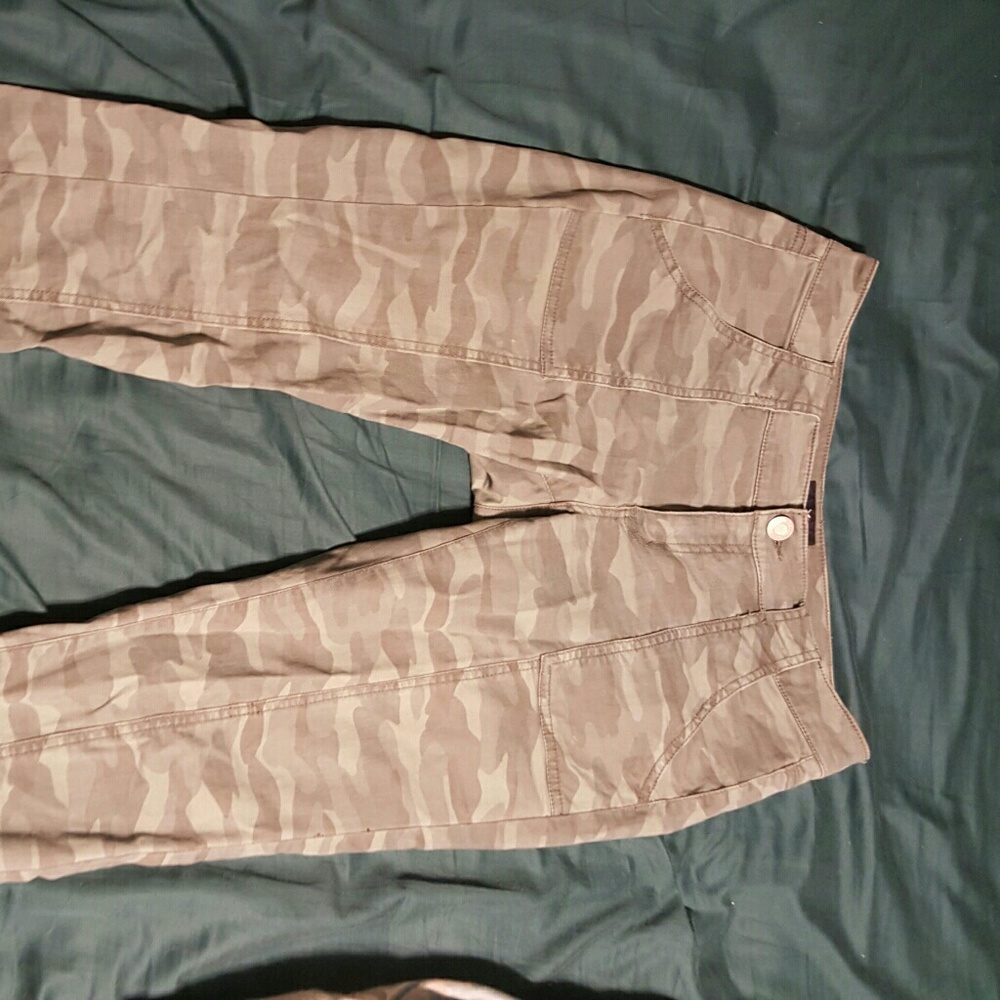 American Eagle camouflage skinny jeans