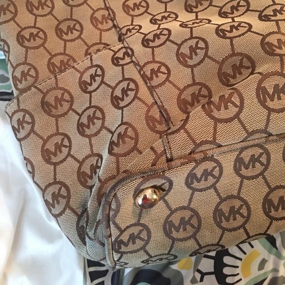 Authentic Michael Kors Signature Tote - Picture 4 of 6