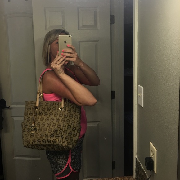 Authentic Michael Kors Signature Tote - Picture 6 of 6