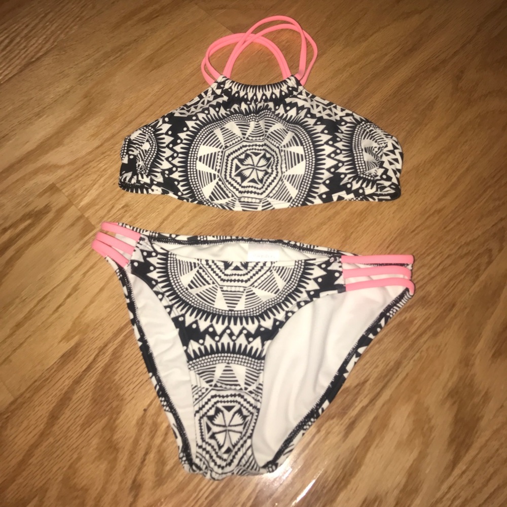 Tribal printed bikini top & bottom!