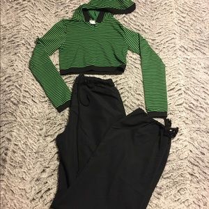 Long sleeve crop top and hip hop cargo pants