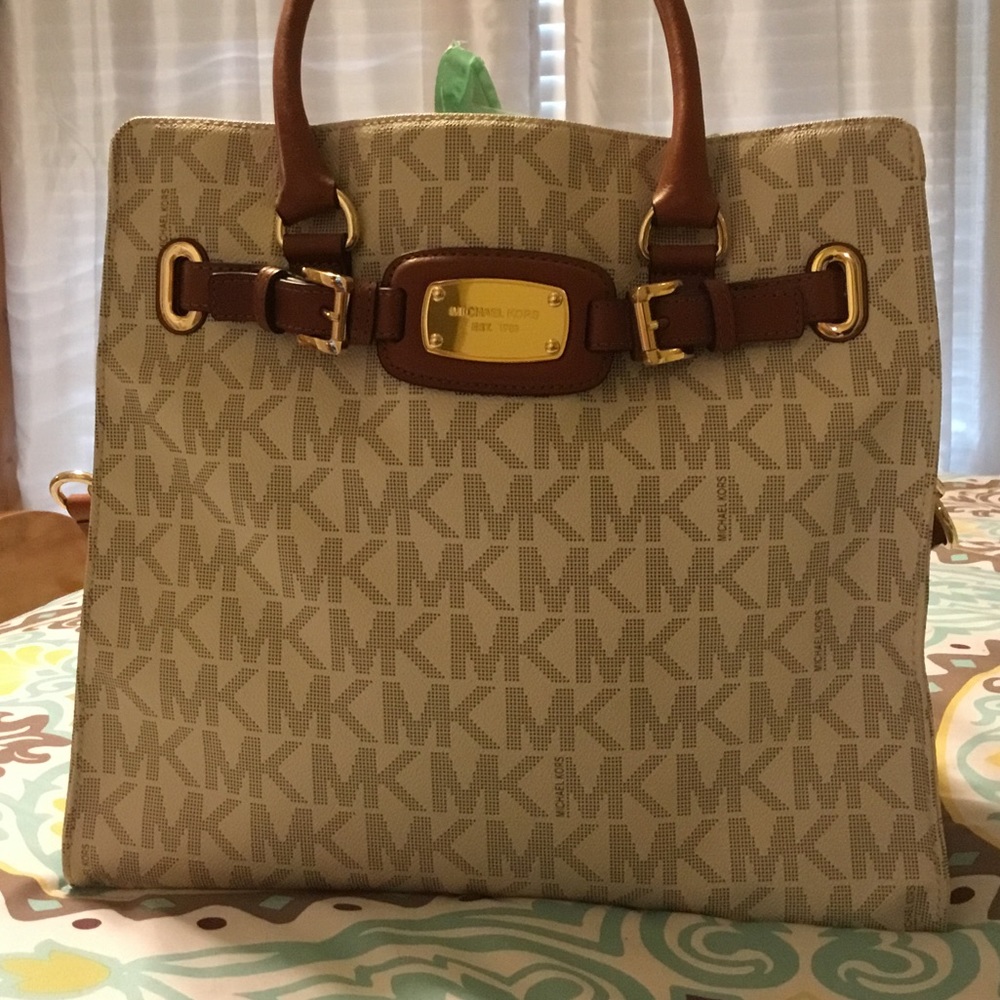 Large Michael Kors Hamilton in excellent condition