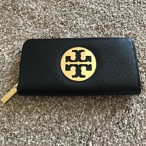 Tory Butch Continental Wallet