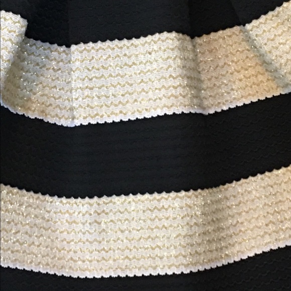 Pleated skirt - Picture 2 of 3