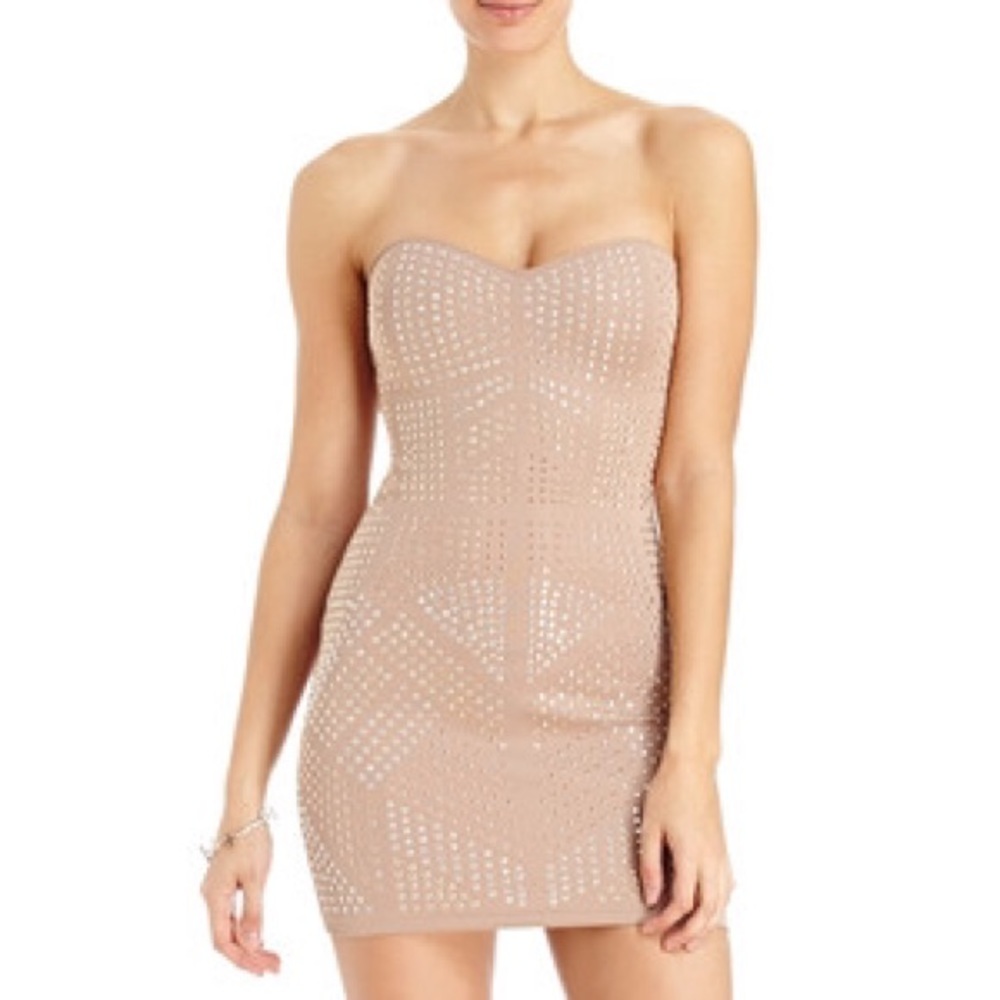 Nude Bebe bodycon dress! Love✨😍