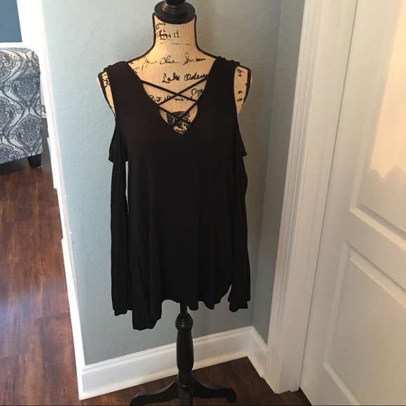 Cold shoulder top - Picture 3 of 4