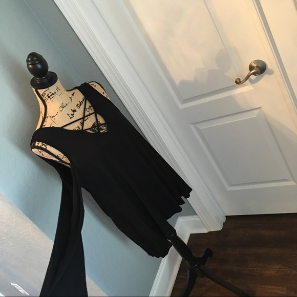 Cold shoulder top - Picture 4 of 4