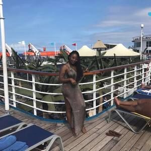 Meet your Posher, Tenique