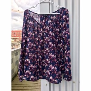 Flowy patterned long sleeve shirt with scoop neck