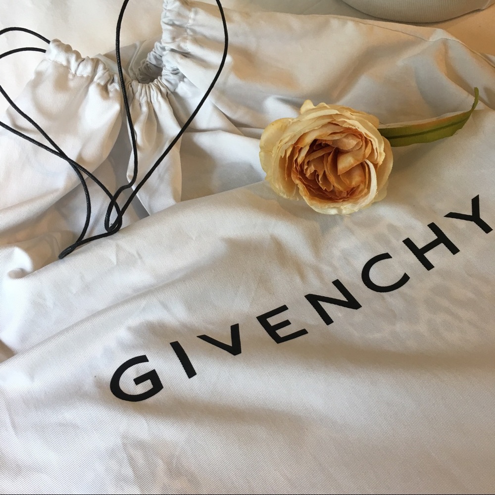 🚫Sold🚫 Authentic Givenchy Antigona Tote - Picture 7 of 8
