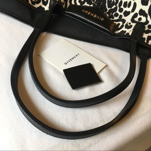 🚫Sold🚫 Authentic Givenchy Antigona Tote - Picture 3 of 8