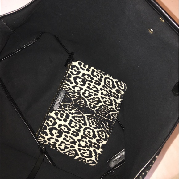 🚫Sold🚫 Authentic Givenchy Antigona Tote - Picture 4 of 8