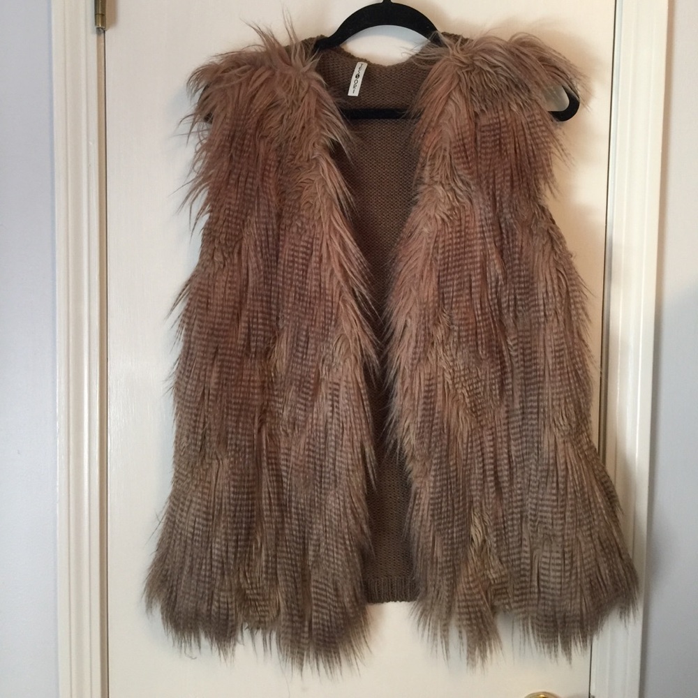 NEVER WORN Faux fur vest