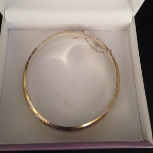 Bangle bracelet
