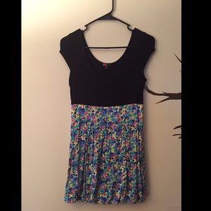 Black/flower casual minidress