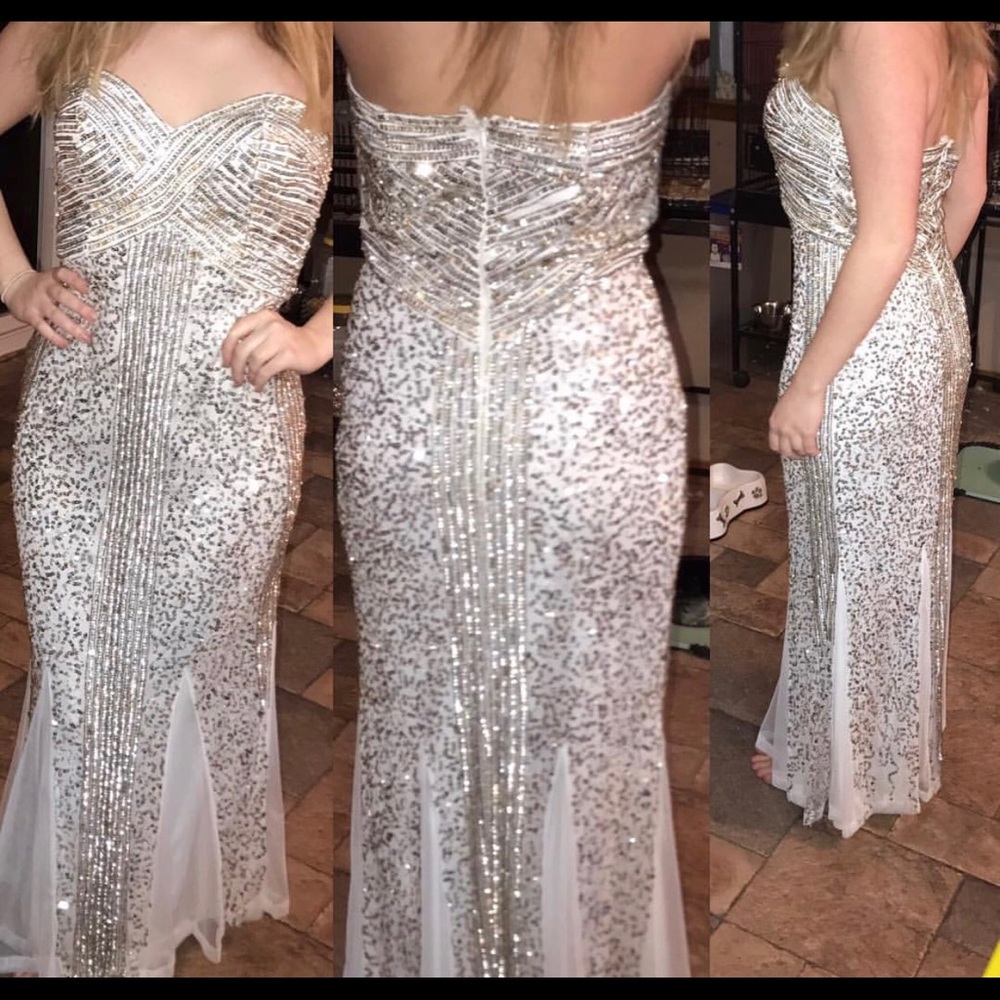 Gorgeous size 6 prom dress